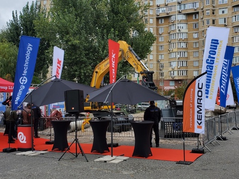 Установка конструкций из ферм: стенды, баннеры, бренд волы